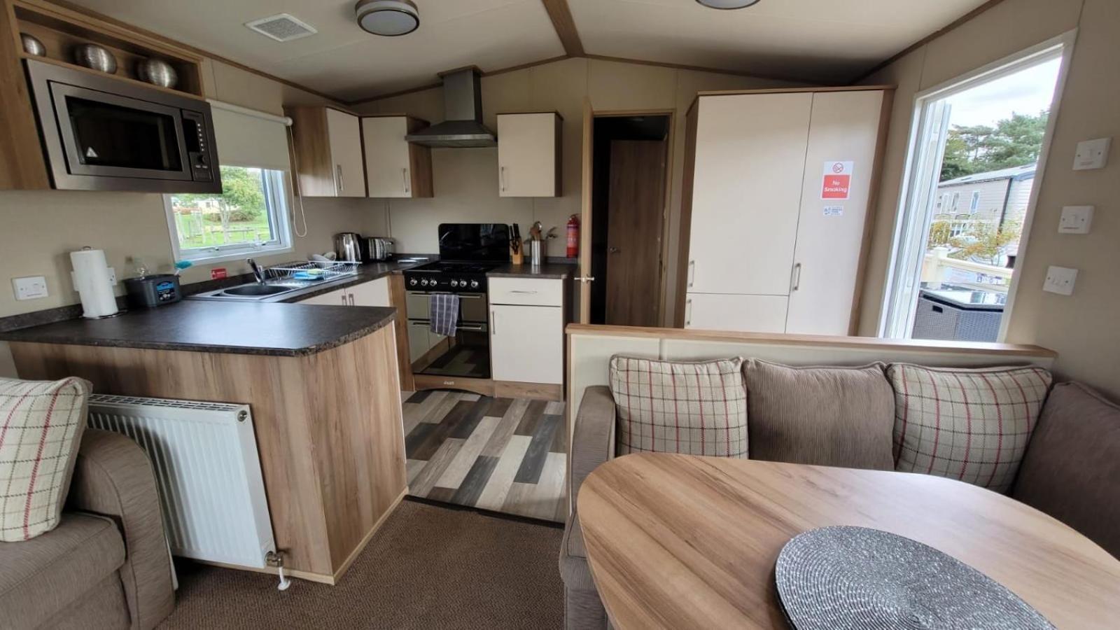 Tattershall Lakes Kingfisher Caravan 8 Berth With Hot Tub & Wifi Eksteriør bilde