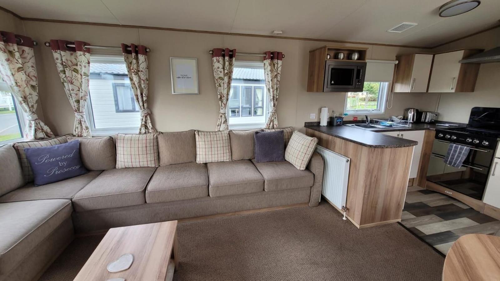 Tattershall Lakes Kingfisher Caravan 8 Berth With Hot Tub & Wifi Eksteriør bilde