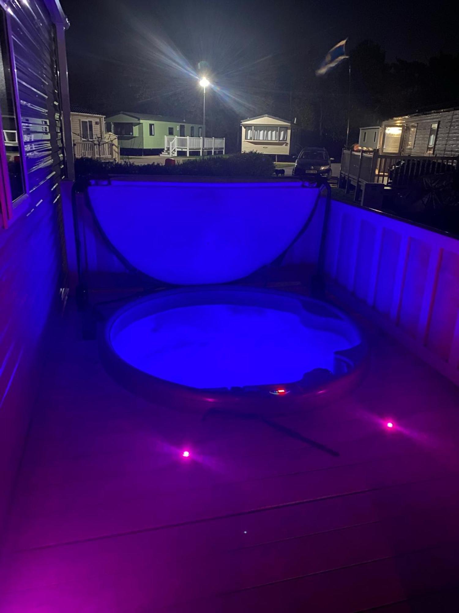 Tattershall Lakes Kingfisher Caravan 8 Berth With Hot Tub & Wifi Eksteriør bilde