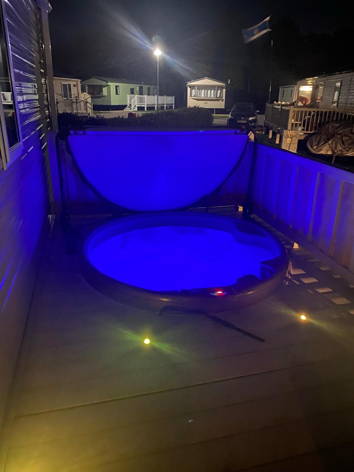 Tattershall Lakes Kingfisher Caravan 8 Berth With Hot Tub & Wifi Eksteriør bilde