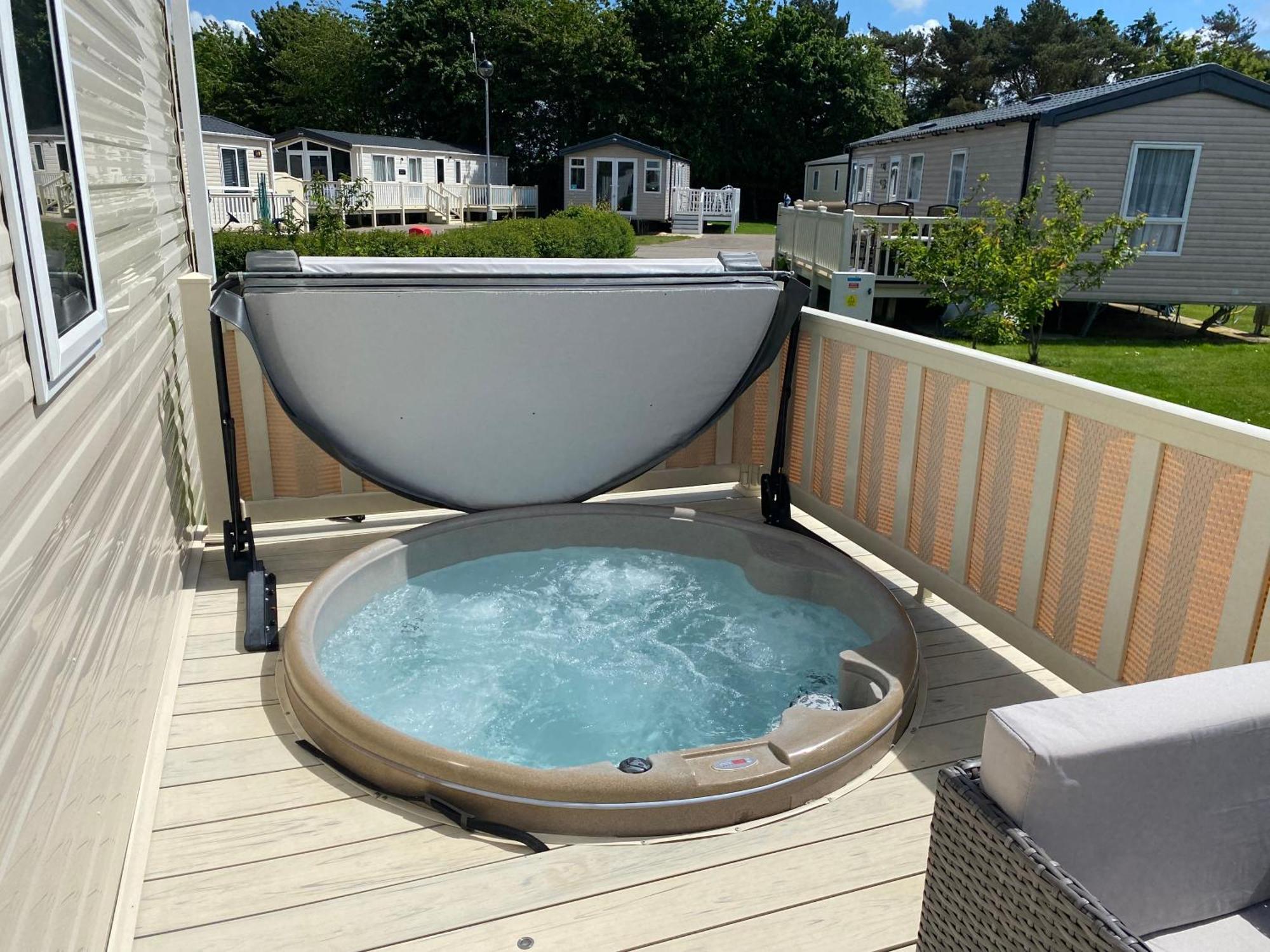 Tattershall Lakes Kingfisher Caravan 8 Berth With Hot Tub & Wifi Eksteriør bilde